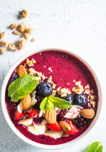 Beeren-Müsli mit selbstgemachtem Himbeer-Joghurt: Ein gesunder Start in den Tag